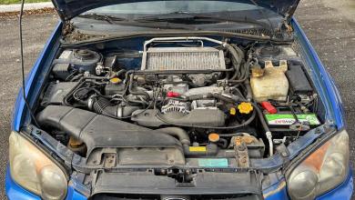 Baie moteur d'une Subaru Impreza WRX de la gendarmerie française