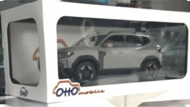 Dacia Duster III Sandstone à l'échelle 1/18 du fabricant OttOmobile