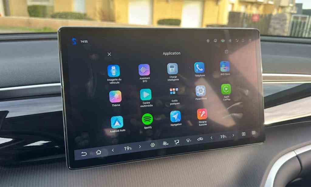Écran multimédia d'un BYD Sealion 5