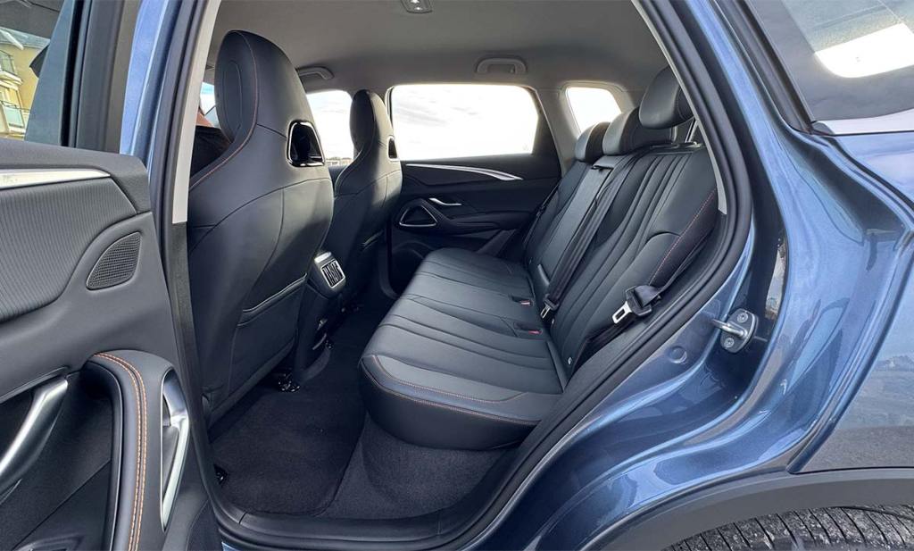 Places arrière d'un BYD Sealion 5