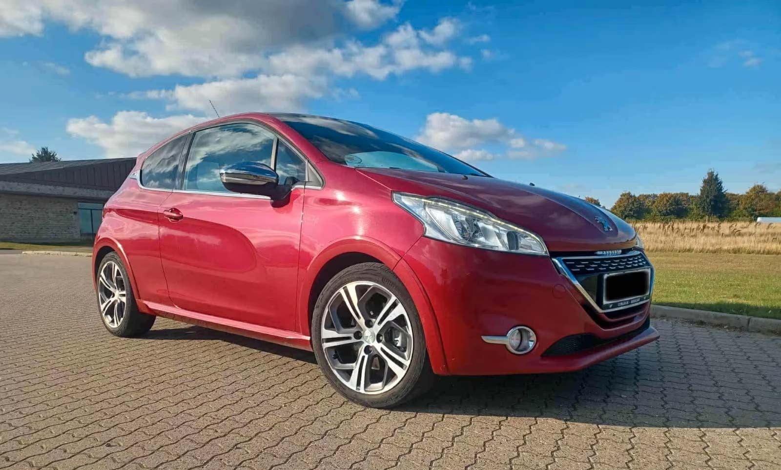 Peugeot 208 GTI rouge de 2014