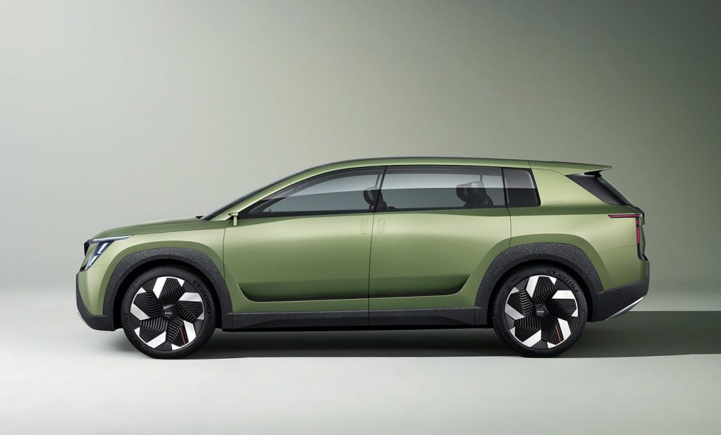 Vue de profil du Skoda Peaq