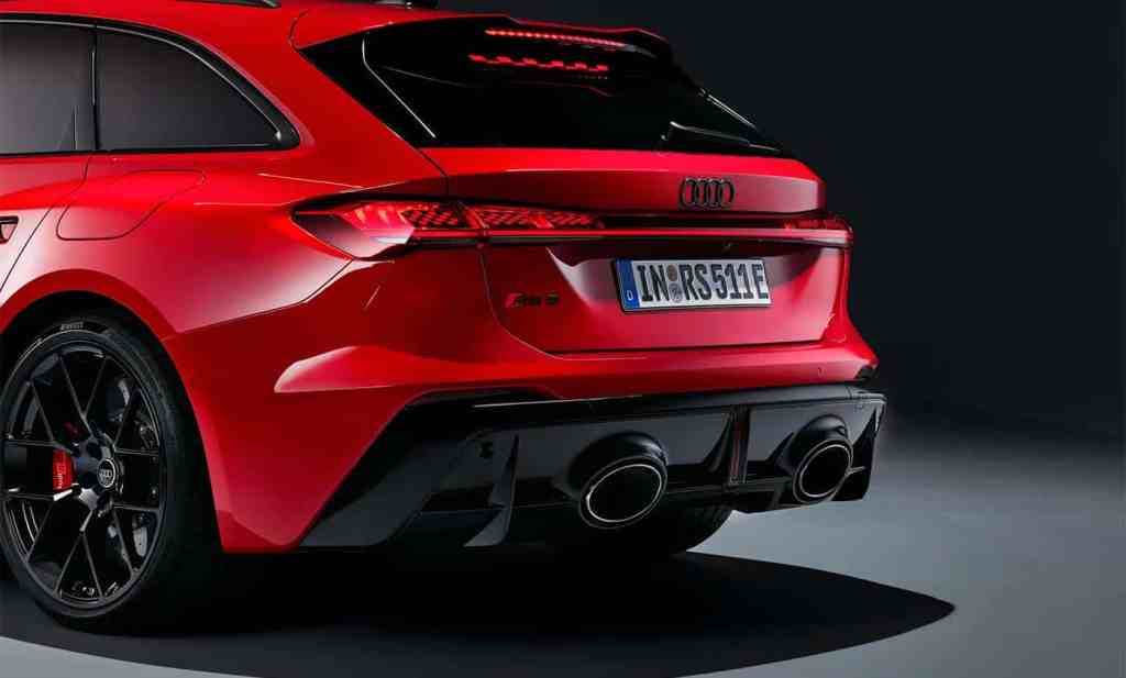 Gros plan sur la partie arrière de la nouvelle Audi RS 5 Avant de 2026