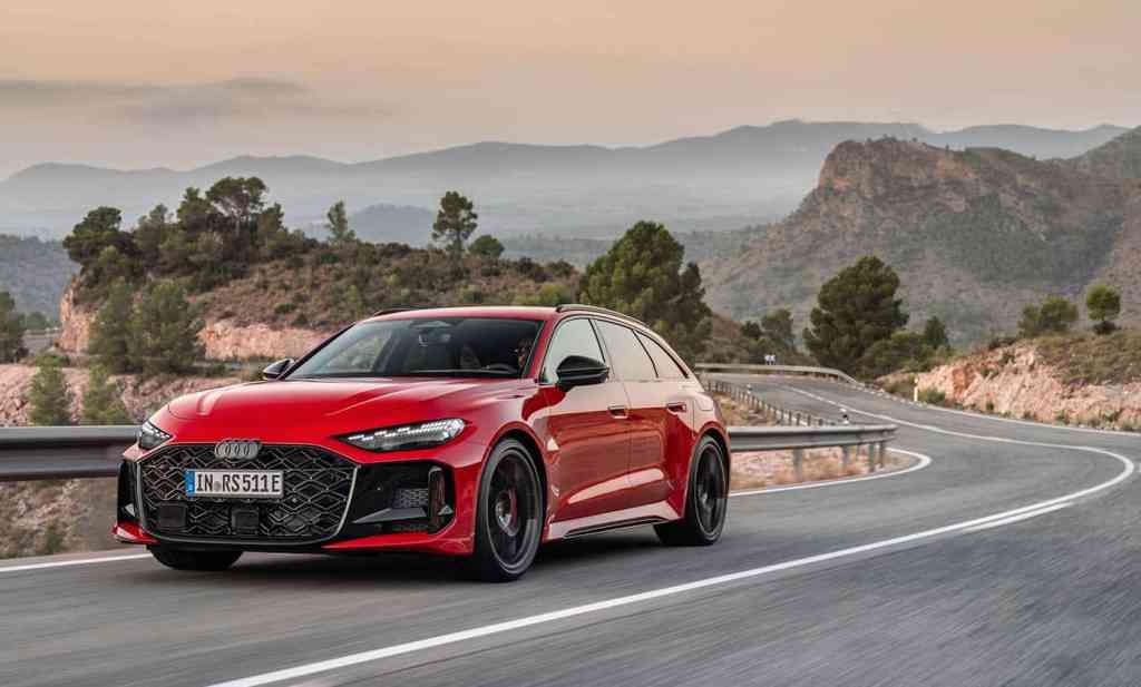 Audi RS 5 Avant rouge