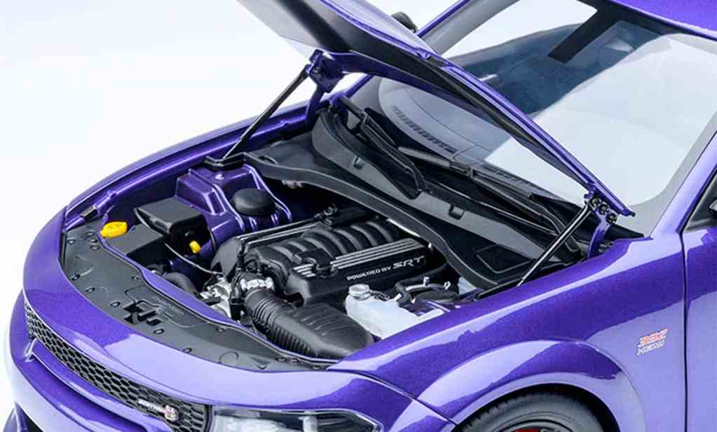 Moteur de la Dodge Charger Scat Pack Widebody d'AUTOart à l'échelle 1/18