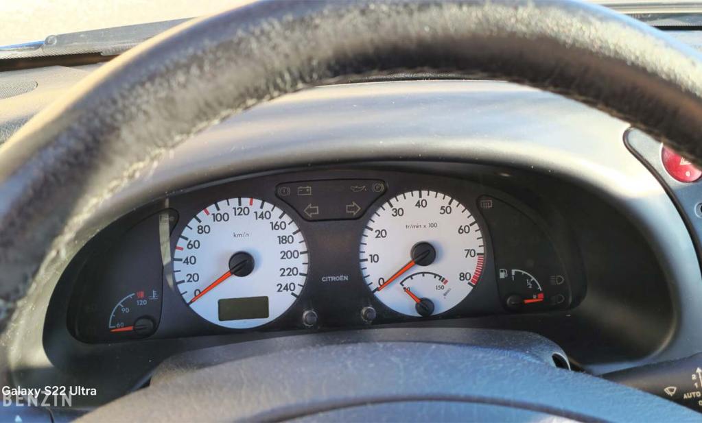 Compteurs d'instrumentation d'une Citroën Xsara VTS