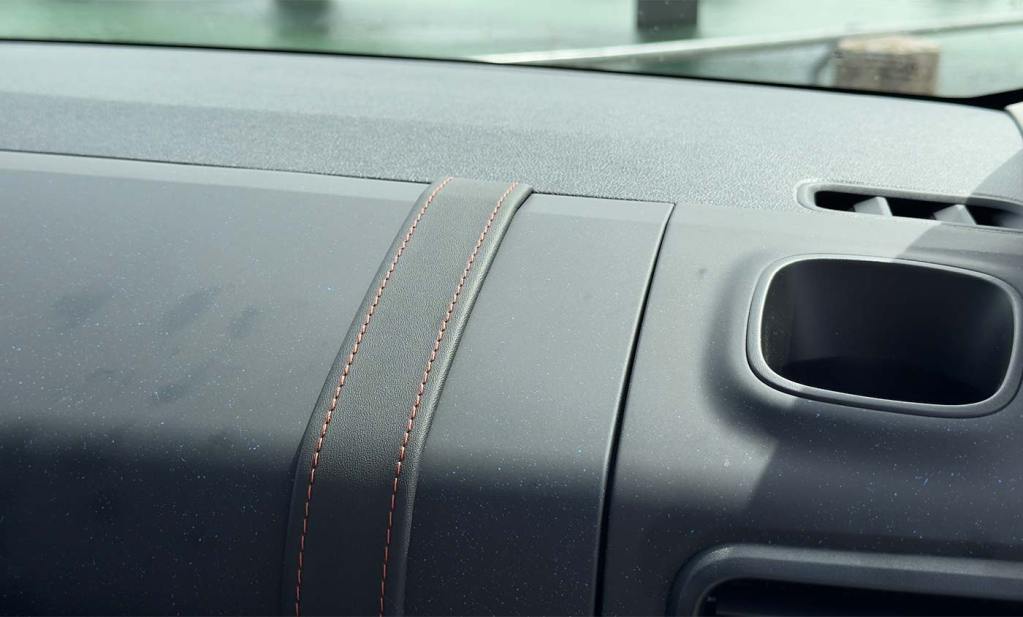 Lanière en cuir surpiqué du Citroën Berlingo XTR