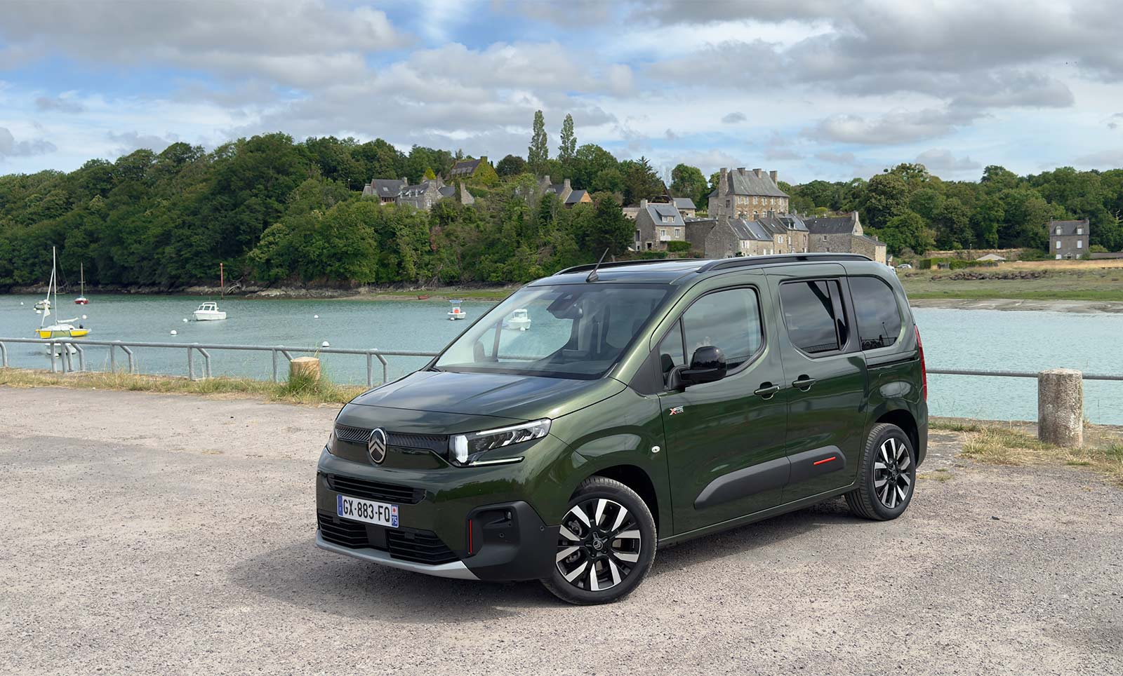 Citroën Berlingo BlueHDi 130 vu au bord de la mer en Bretagne