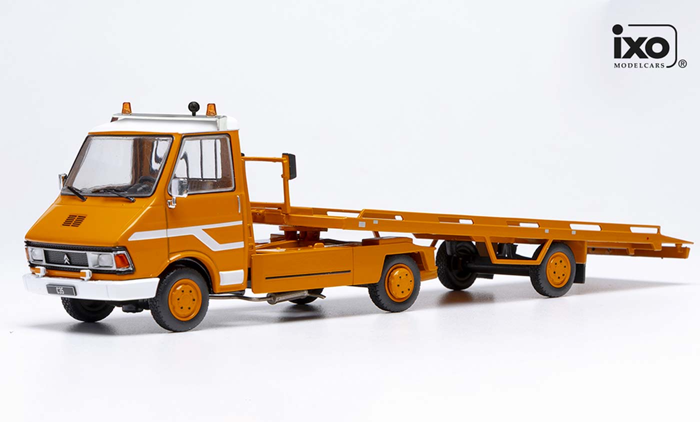 Citroën C35 D semi-remorque plateau du fabricant IXO à l'échelle 1/43, de couleur orange