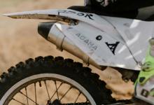 Pot d'échappement sur une moto 50cc