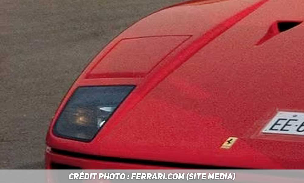 Phare d'une Ferrari F40