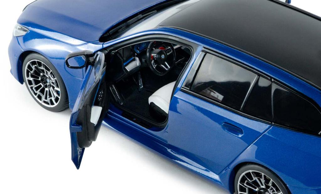 Vue sur l'intérieur de la BMW M5 Touring de Solido à l'échelle 1/18