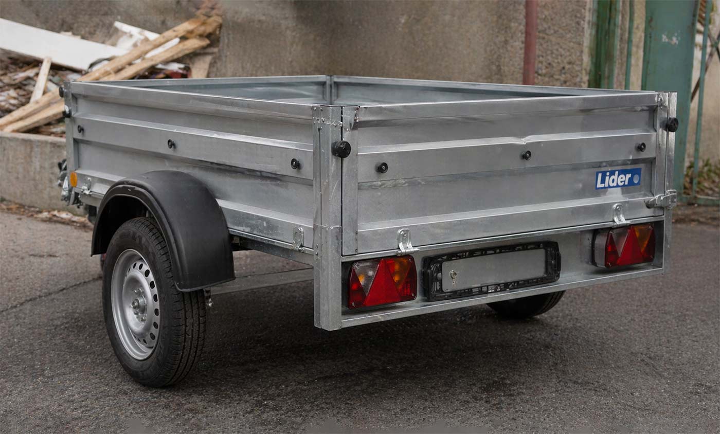 Éclairage sur une petite remorque pour voiture