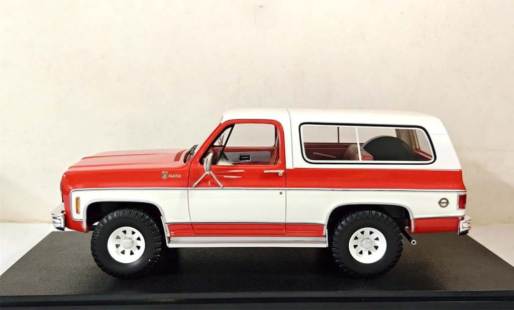 Vue de profil du Chevrolet Blazer K5 de Cult Models à l'échelle 1/18
