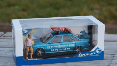 Renault 21 du film Camping à l'échelle 1/18 réalisée par Solido
