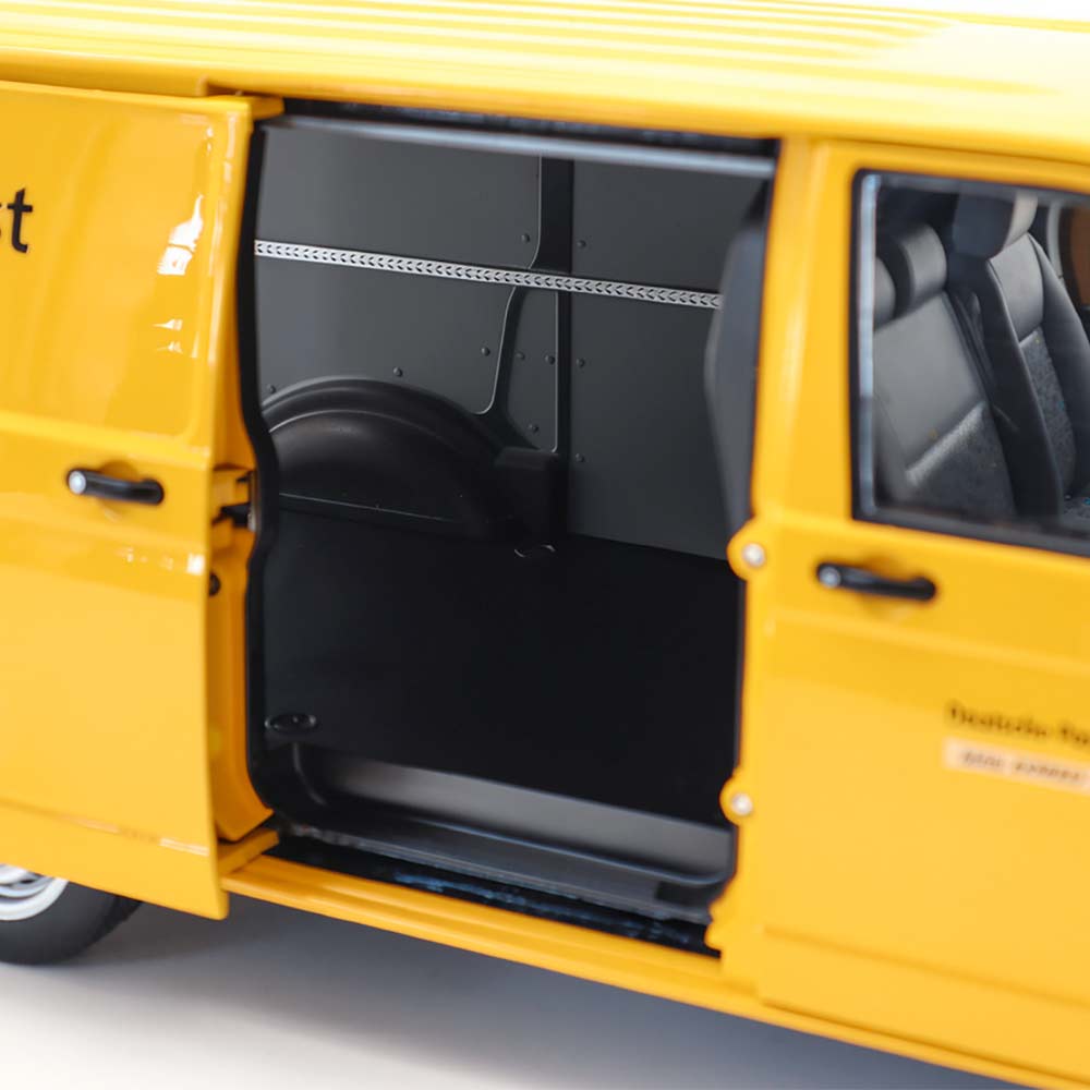Vue sur la cellule arrière du Volkswagen Transporter T5 de la poste allemande de Norev à l'échelle 1/18