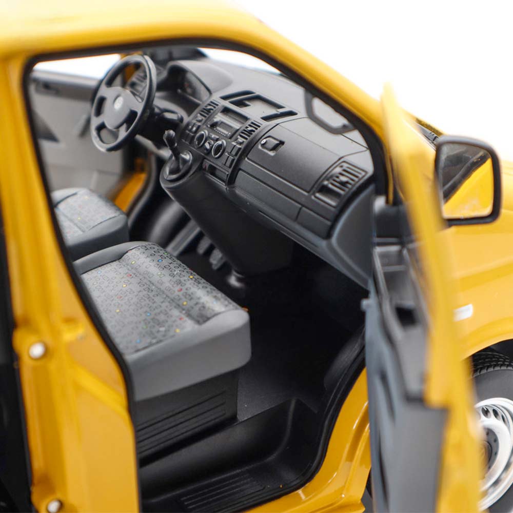 Vue intérieure du Volkswagen Transporter T5 Deutsche Post 1/18