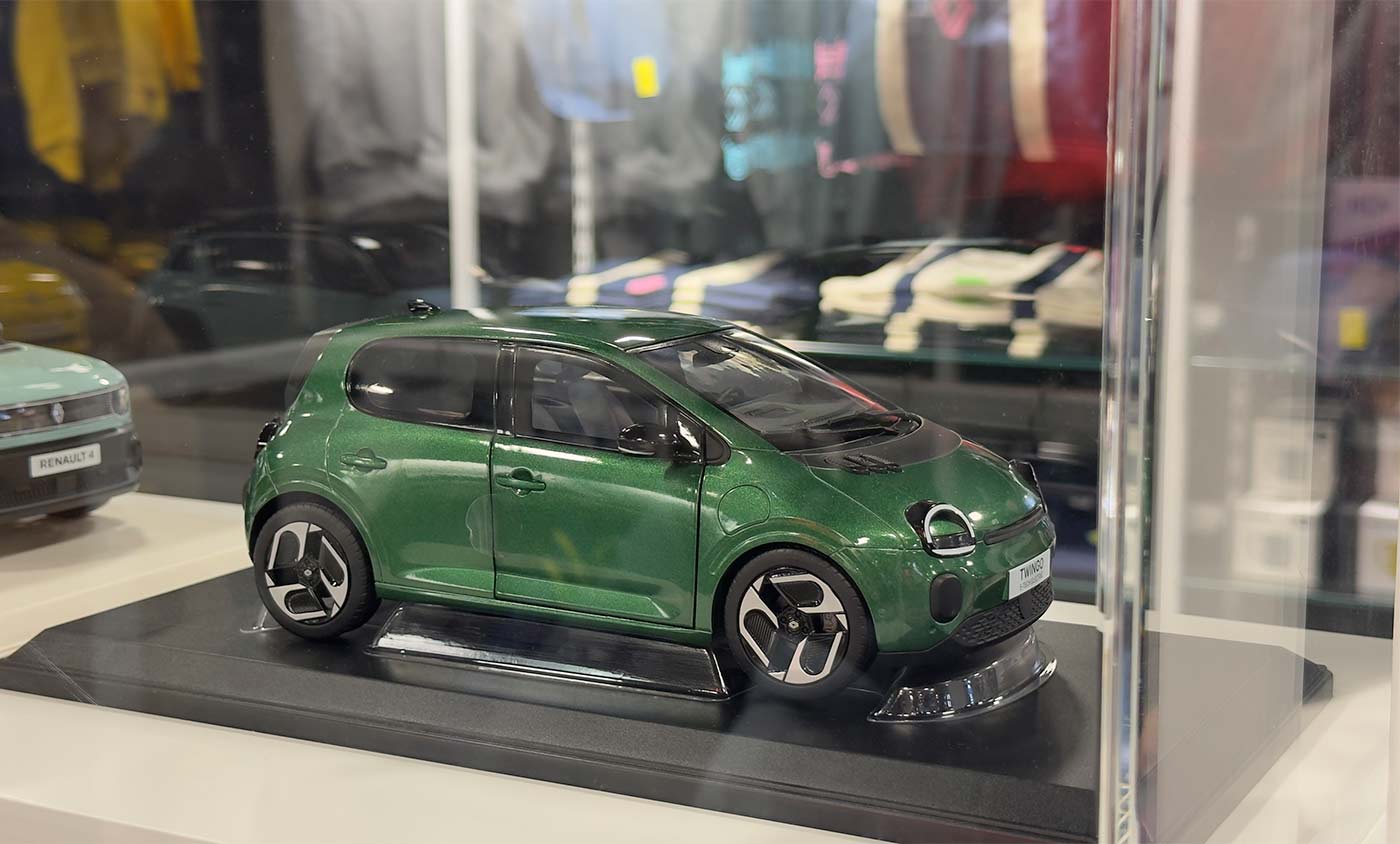 On analyse la Renault Twingo E-Tech 1/18 de Norev